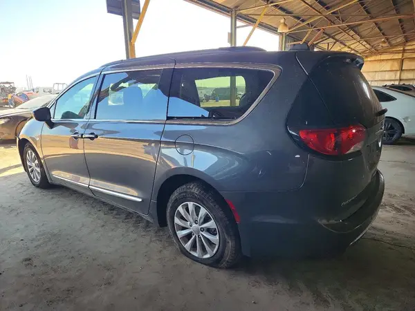 2C4RC1BG9HR539748 2017 CHRYSLER PACIFICA - Image 2