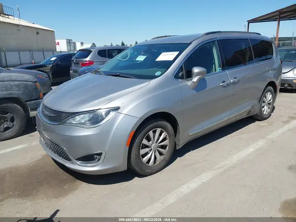 2C4RC1BG9HR540527 2017 CHRYSLER PACIFICA - Image 2