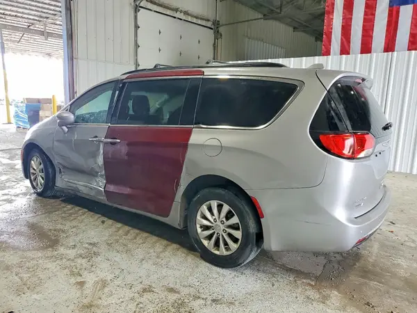 2C4RC1BG9HR540608 2017 CHRYSLER PACIFICA - Image 2