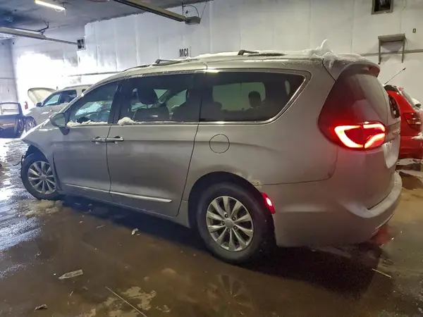 2C4RC1BG9HR564567 2017 CHRYSLER PACIFICA - Image 2