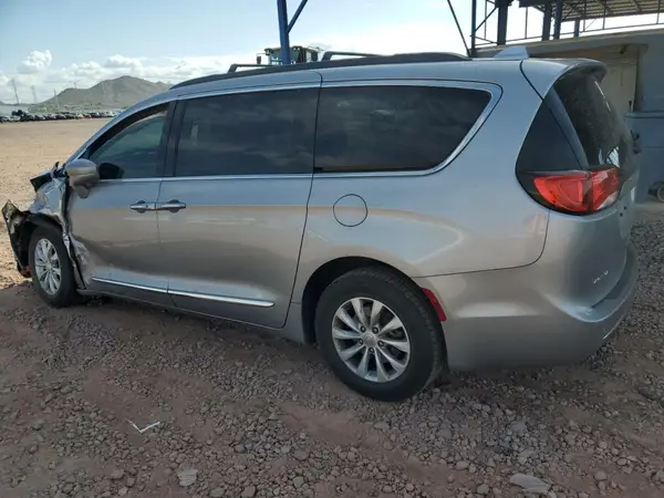 2C4RC1BG9HR576959 2017 CHRYSLER PACIFICA - Image 2