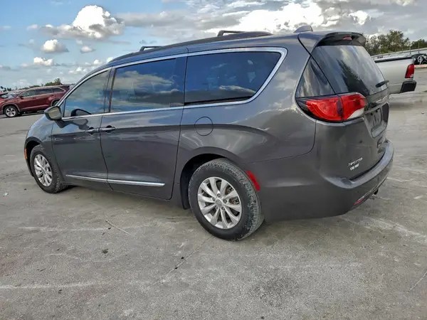 2C4RC1BG9HR583085 2017 CHRYSLER PACIFICA - Image 2