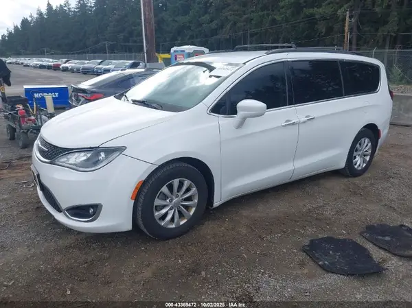 2C4RC1BG9HR583314 2017 CHRYSLER PACIFICA - Image 2