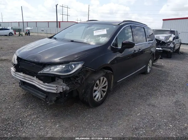 2C4RC1BG9HR587749 2017 CHRYSLER PACIFICA - Image 2