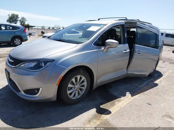 2C4RC1BG9HR588268 2017 CHRYSLER PACIFICA - Image 2