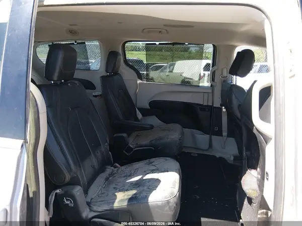 2C4RC1BG9HR588268 2017 CHRYSLER PACIFICA - Image 8