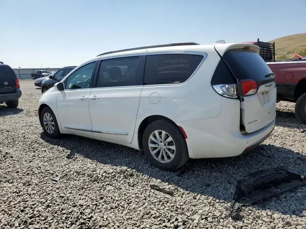 2C4RC1BG9HR590926 2017 CHRYSLER PACIFICA - Image 2