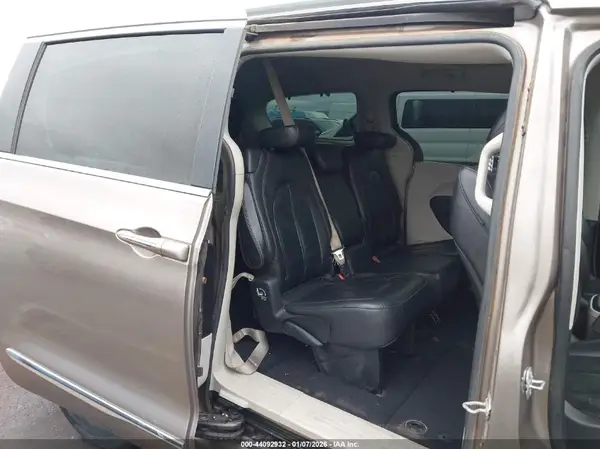 2C4RC1BG9HR592045 2017 CHRYSLER PACIFICA - Image 8