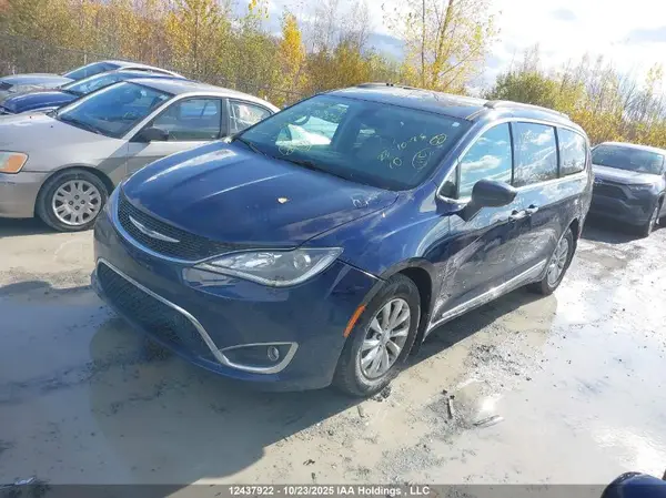 2C4RC1BG9HR599612 2017 CHRYSLER PACIFICA - Image 2