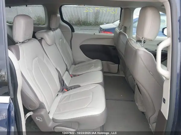 2C4RC1BG9HR599612 2017 CHRYSLER PACIFICA - Image 8