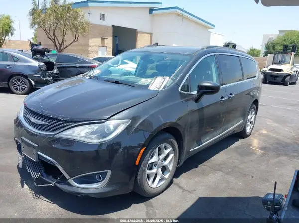 2C4RC1BG9HR611371 2017 CHRYSLER PACIFICA - Image 2