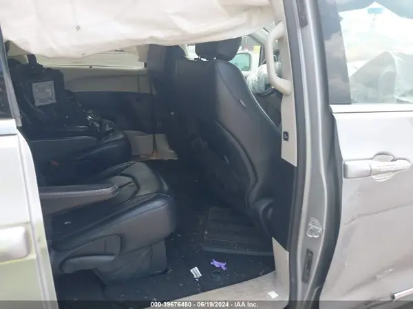2C4RC1BG9HR613055 2017 CHRYSLER PACIFICA - Image 8