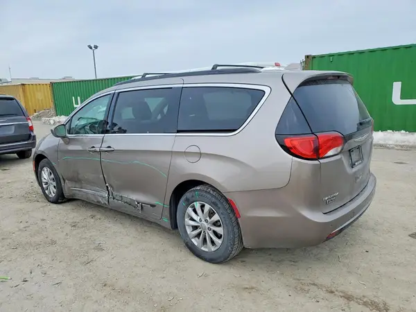 2C4RC1BG9HR621219 2017 CHRYSLER PACIFICA - Image 2