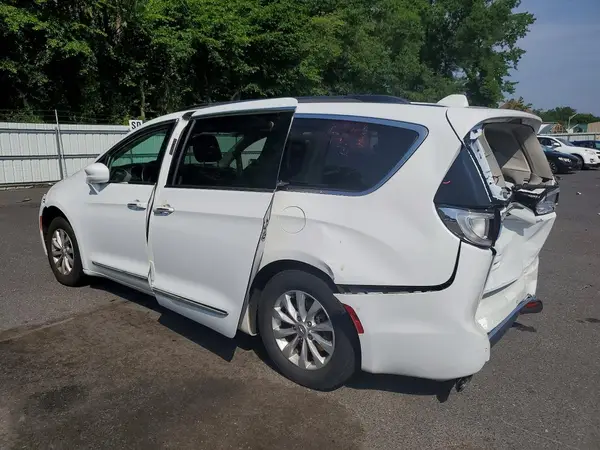 2C4RC1BG9HR621771 2017 CHRYSLER PACIFICA - Image 2