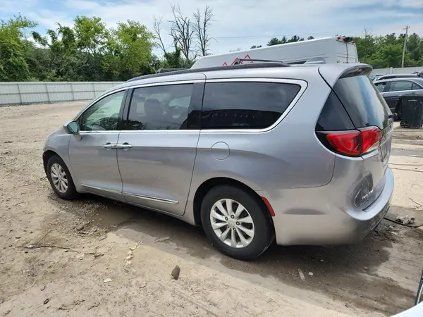 2C4RC1BG9HR621799 2017 CHRYSLER PACIFICA - Image 2