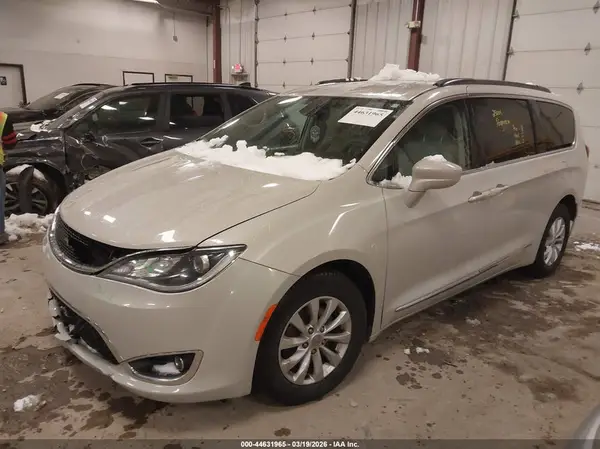 2C4RC1BG9HR633855 2017 CHRYSLER PACIFICA - Image 2