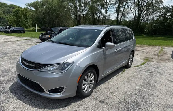2C4RC1BG9HR642071 2017 CHRYSLER PACIFICA - Image 2