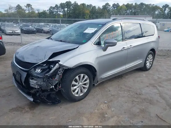 2C4RC1BG9HR642622 2017 CHRYSLER PACIFICA - Image 2