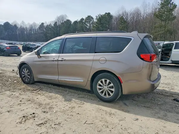 2C4RC1BG9HR654205 2017 CHRYSLER PACIFICA - Image 2