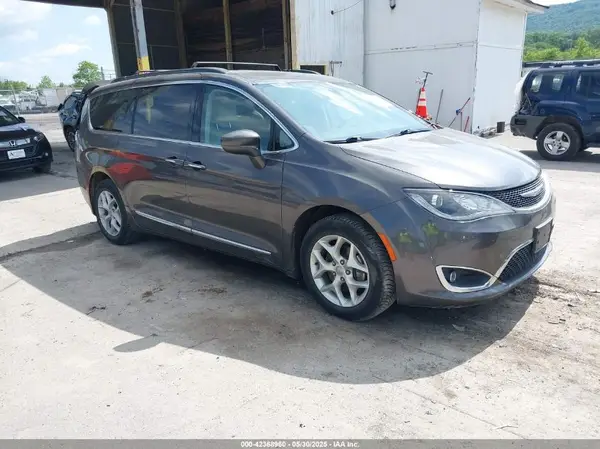 2C4RC1BG9HR667777 2017 CHRYSLER PACIFICA - Image 1