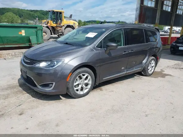 2C4RC1BG9HR667777 2017 CHRYSLER PACIFICA - Image 2