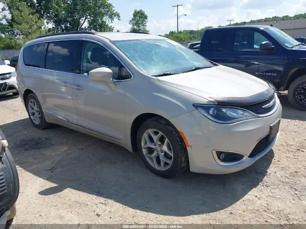 2C4RC1BG9HR668069 2017 CHRYSLER PACIFICA - Image 1