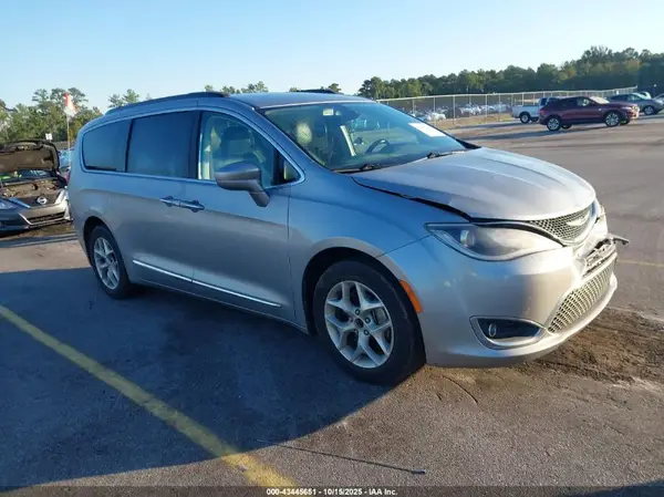 2C4RC1BG9HR668282 2017 CHRYSLER PACIFICA - Image 1