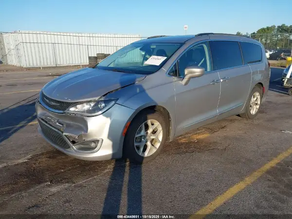 2C4RC1BG9HR668282 2017 CHRYSLER PACIFICA - Image 2