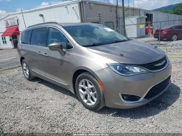 2C4RC1BG9HR668654 2017 CHRYSLER PACIFICA - Image 1