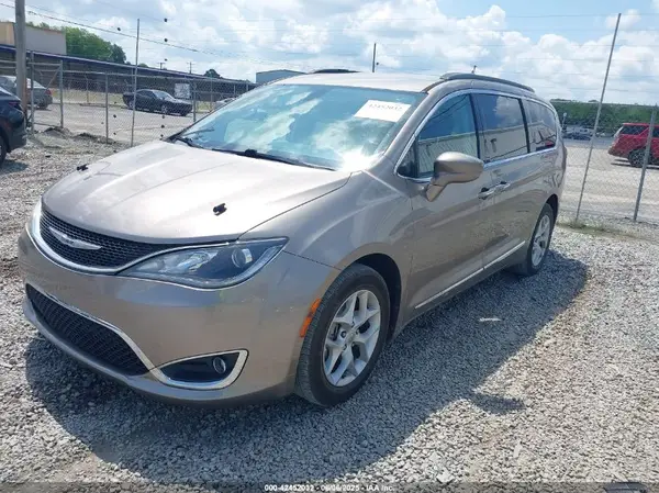 2C4RC1BG9HR668654 2017 CHRYSLER PACIFICA - Image 2
