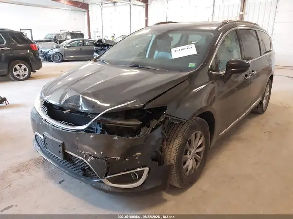 2C4RC1BG9HR675748 2017 CHRYSLER PACIFICA - Image 2