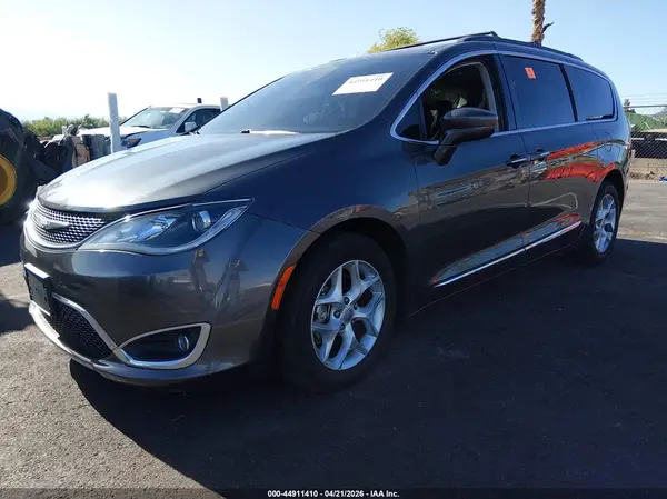 2C4RC1BG9HR675751 2017 CHRYSLER PACIFICA - Image 2