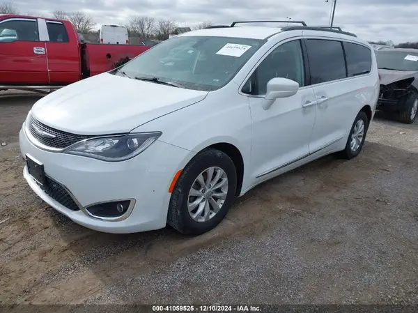 2C4RC1BG9HR683350 2017 CHRYSLER PACIFICA - Image 2