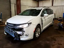 2C4RC1BG9HR704973 2017 CHRYSLER PACIFICA