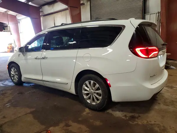 2C4RC1BG9HR704973 2017 CHRYSLER PACIFICA - Image 2