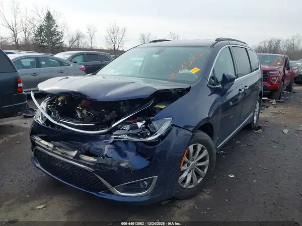 2C4RC1BG9HR712345 2017 CHRYSLER PACIFICA - Image 2