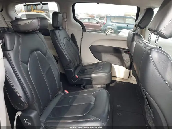 2C4RC1BG9HR712345 2017 CHRYSLER PACIFICA - Image 8