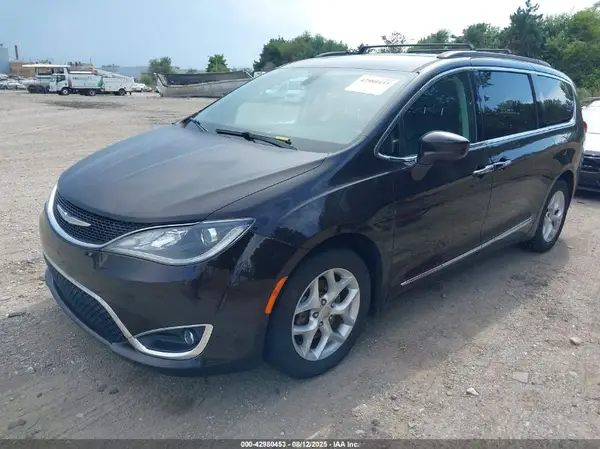 2C4RC1BG9HR729100 2017 CHRYSLER PACIFICA - Image 2