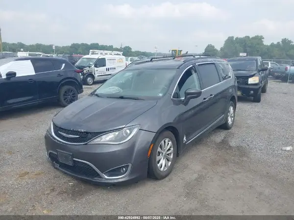 2C4RC1BG9HR730344 2017 CHRYSLER PACIFICA - Image 2