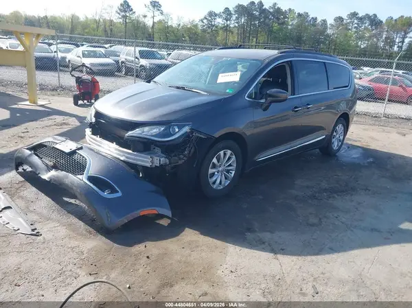 2C4RC1BG9HR733826 2017 CHRYSLER PACIFICA - Image 2