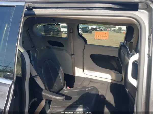 2C4RC1BG9HR733826 2017 CHRYSLER PACIFICA - Image 8
