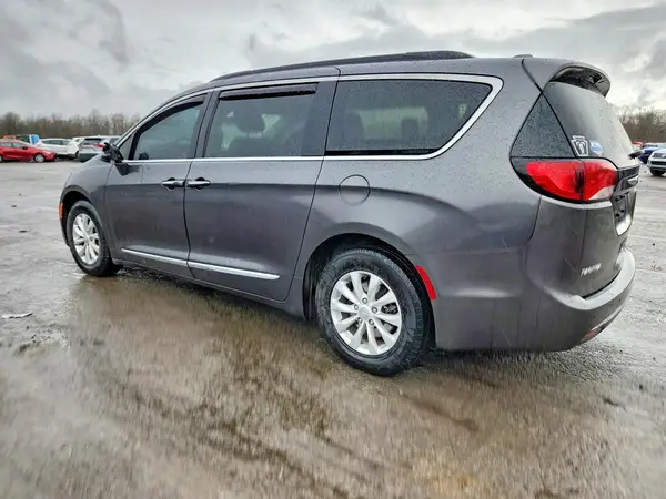 2C4RC1BG9HR744793 2017 CHRYSLER PACIFICA - Image 2