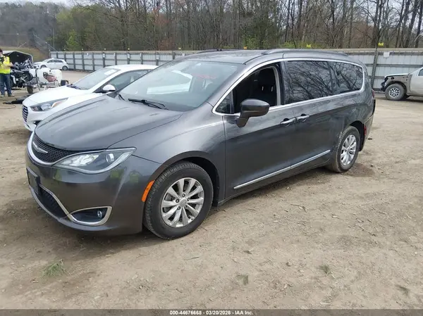2C4RC1BG9HR757107 2017 CHRYSLER PACIFICA - Image 2