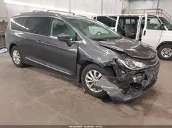 2C4RC1BG9HR763683 2017 CHRYSLER PACIFICA