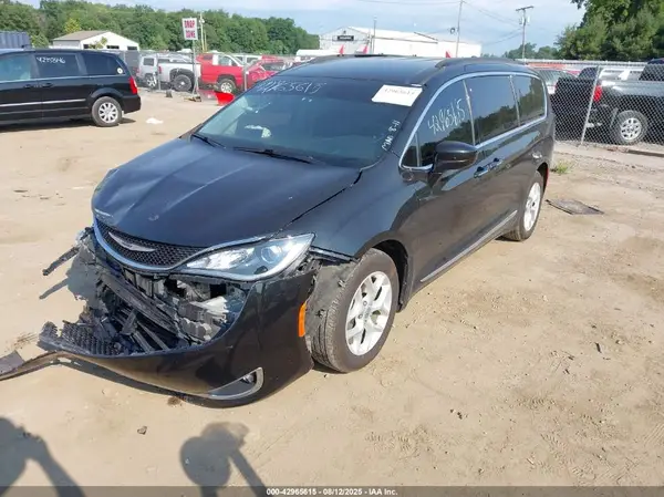 2C4RC1BG9HR769693 2017 CHRYSLER PACIFICA - Image 2