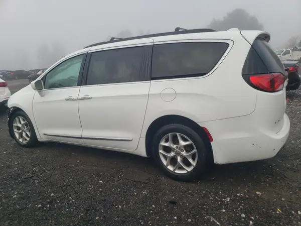 2C4RC1BG9HR784890 2017 CHRYSLER PACIFICA - Image 2