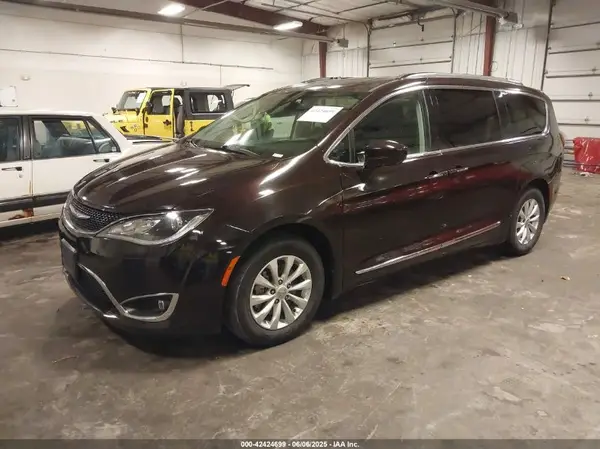 2C4RC1BG9HR794352 2017 CHRYSLER PACIFICA - Image 2