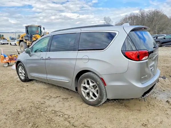 2C4RC1BG9HR794674 2017 CHRYSLER PACIFICA - Image 2