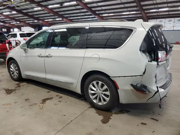 2C4RC1BG9HR795162 2017 CHRYSLER PACIFICA - Image 2