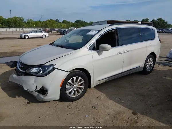 2C4RC1BG9HR795355 2017 CHRYSLER PACIFICA - Image 2
